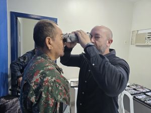 Com terapia de florais e óculos gratuitos, Carreta da Saúde leva bem-estar aos profissionais de segurança de Corumbá