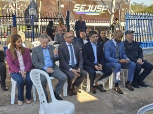 Com terapia de florais e óculos gratuitos, Carreta da Saúde leva bem-estar aos profissionais de segurança de Corumbá