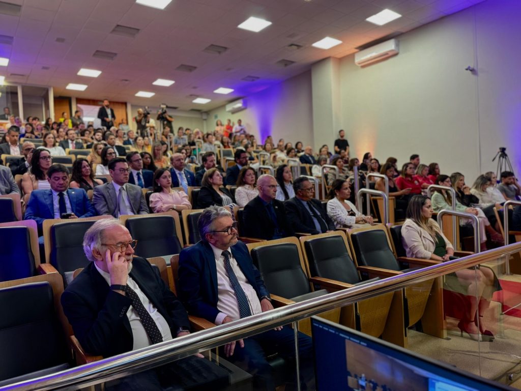 Autoridades de diversas instituições que prestigiaram o lançamento do Programa