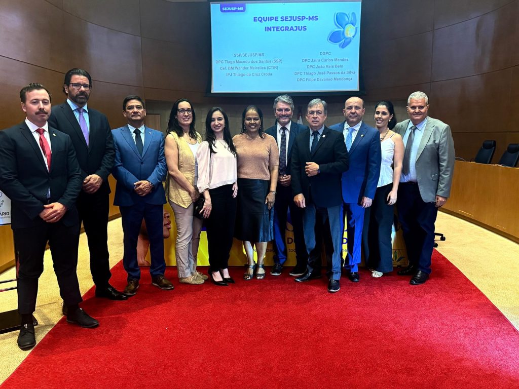 Autoridades civis e militares que acompanharam a solenidade