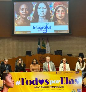 Autoridades que compuseram a mesa para a apresentação do Programa.