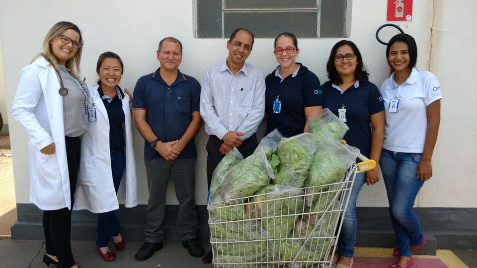 doação-de-verduras-ao-hospital-auxiliadora