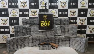DOF apreende mais 500 kg de pasta base de cocaína em pista de aviões na fronteira com o Paraguai DOF apreende mais 500 kg de pasta base de cocaína em pista de aviões na fronteira com o Paraguai