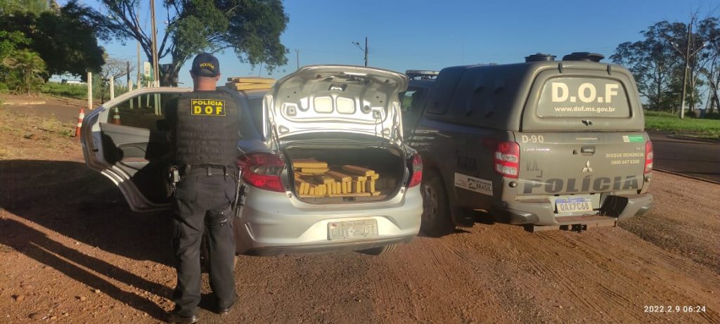 DOF apreende mais 500 kg de pasta base de cocaína em pista de aviões na fronteira com o Paraguai